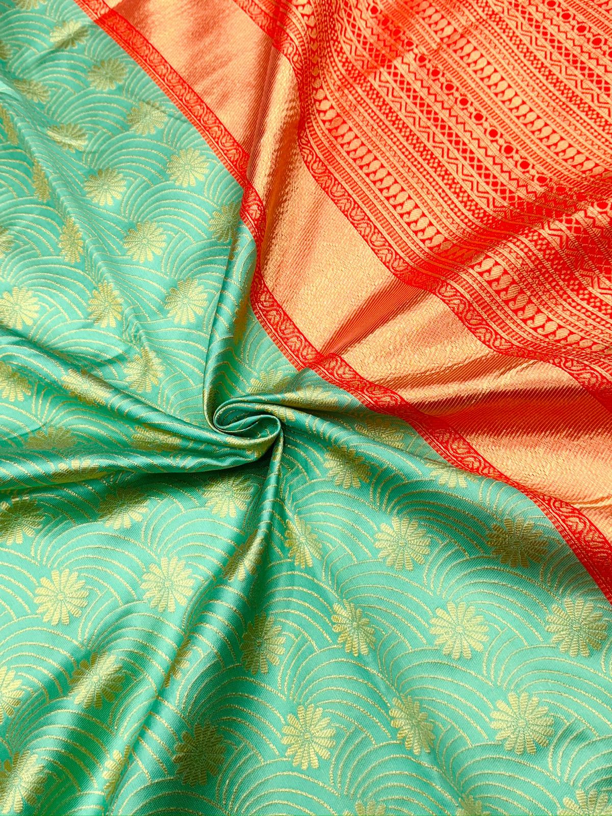 Silver Weaving Butta Kanjivaram Silk Saree